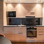 Levillas Levin Cranberry C24 Levi